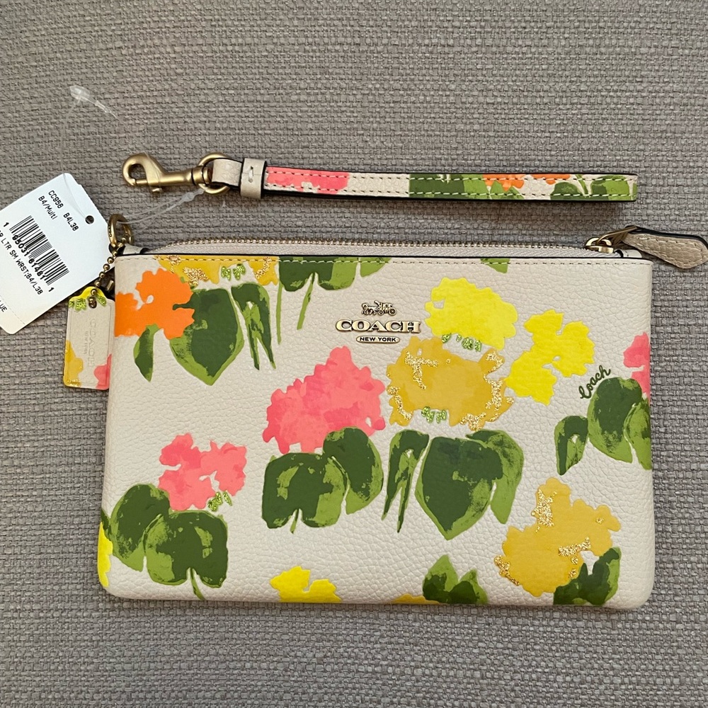 Coach Small Wristlet With Floral Print new with tag Authentic